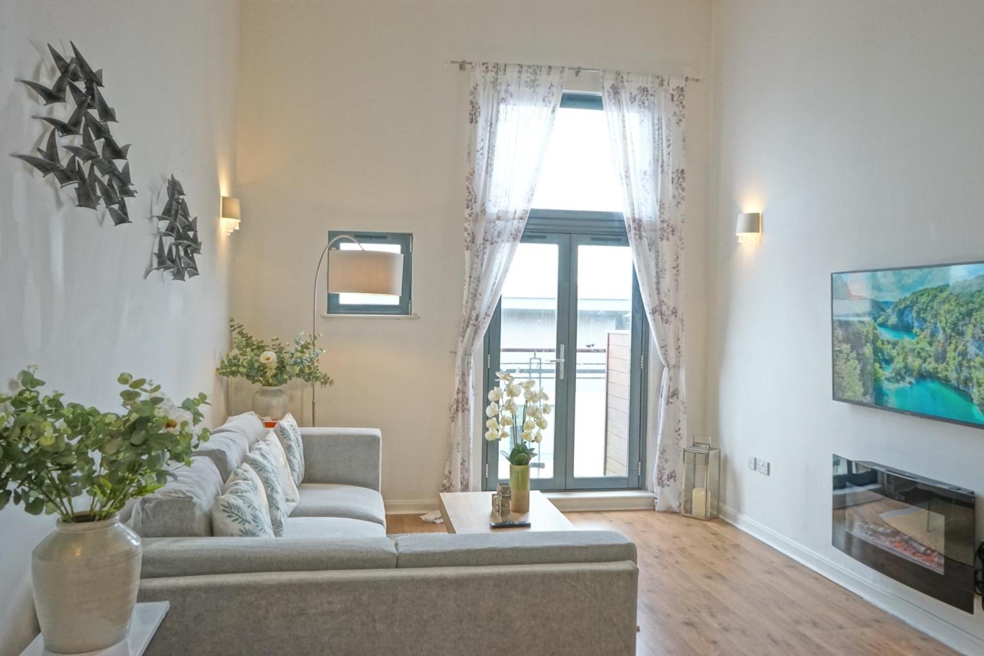 Soak Up The Light At A Soothing, Stylish Apartment In Swansea Marina Exterior photo